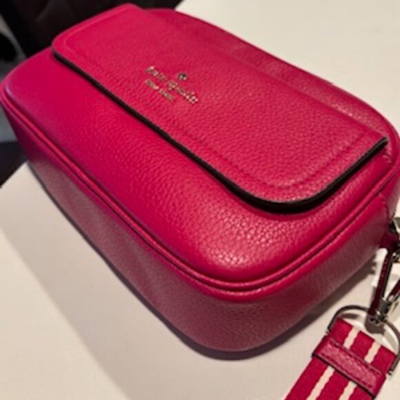 Kate Spade small handbag with detachable strap. - Picture 2 of 4